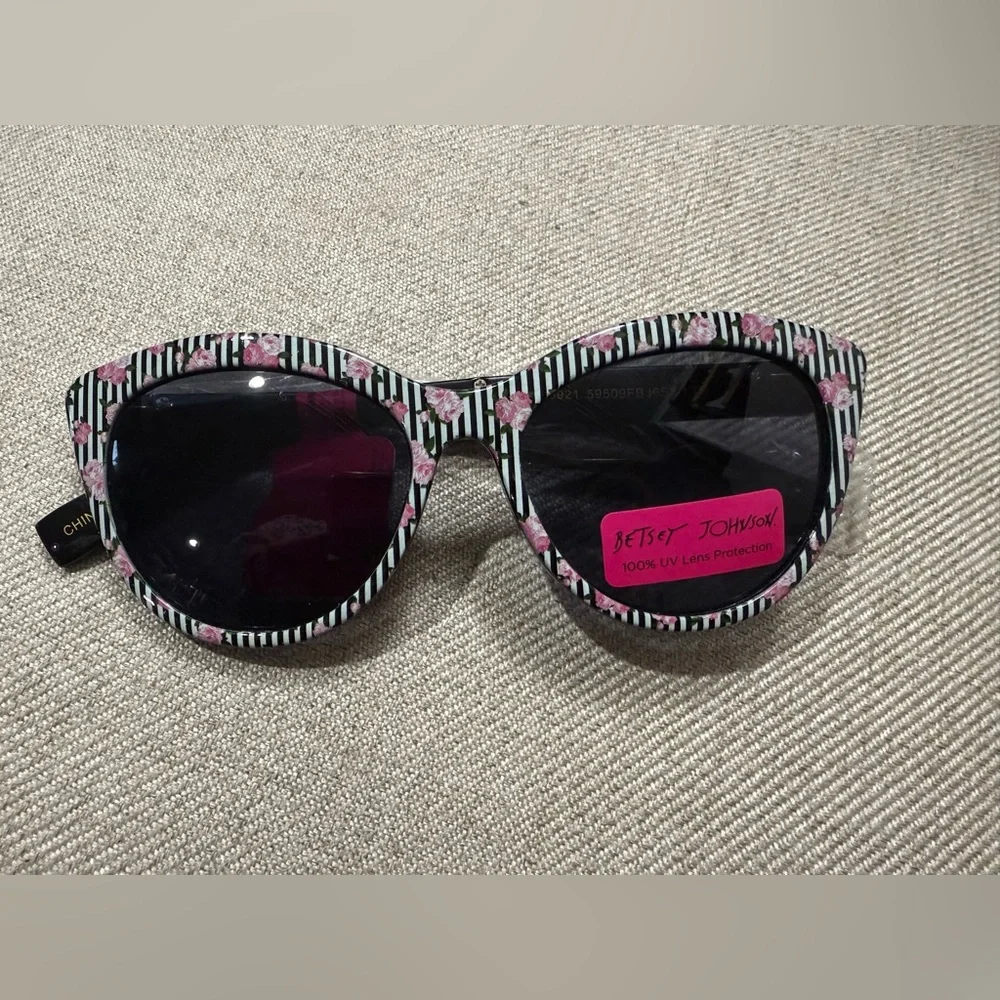 Betsey Johnson Bed-of-Roses Sunglasses NWT
